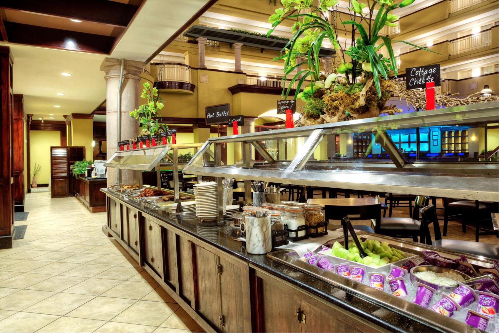 Embassy Suites By Hilton Laredo Extérieur photo